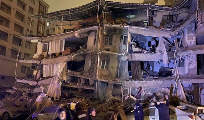 Azərbaycan Türkiyəyə başsağlığı verib - FHN-nın əməkdaşları hadisə yerinə gedir