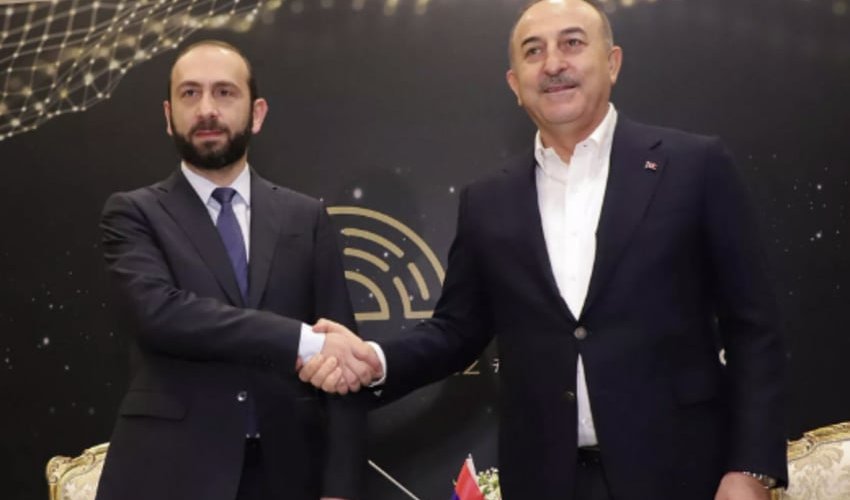 Turkish, Armenian FMs start tête-à-tête talks Turkish, Armenian FMs start tête-à-tête talks