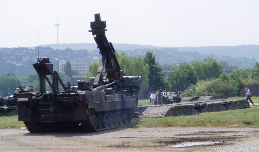 Germany sends 6 BIBER bridge-laying tanks to Ukraine