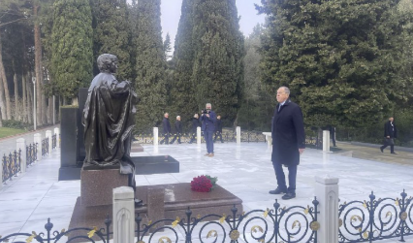Russian Foreign Minister visits Alley of Martyrs Russian Foreign Minister visits Alley of Martyrs