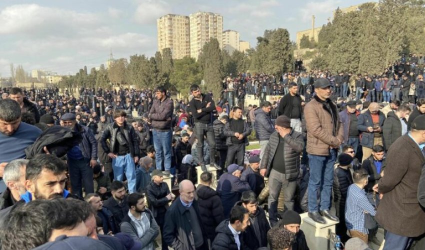 İlahiyyatçı Hacı Şahinin dəfnindən görüntülər -VİDEO