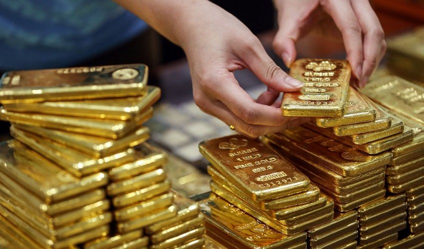 Gold rises on weakening US dollar  Gold rises on weakening US dollar