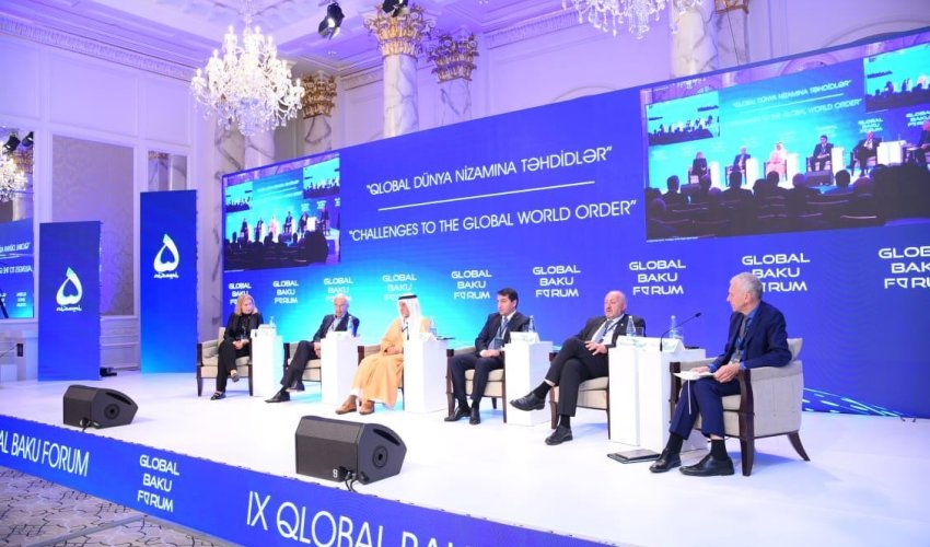 Bakı Forumunda panel iclasları keçirilir Bakı Forumunda panel iclasları keçirilir