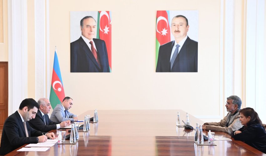 Baş nazir Əli Əsədov Nobel sülh mükafatı laureatı Kailaş Satyarti ilə görüşüb Baş nazir Əli Əsədov Nobel sülh mükafatı laureatı Kailaş Satyarti ilə görüşüb