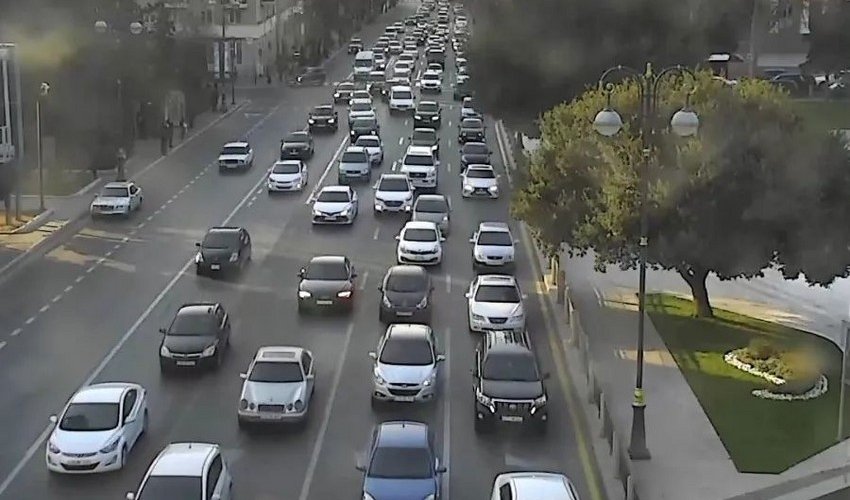 Bakının bir sıra yollarında tıxac var - SİYAHI