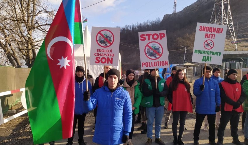 Xankəndi-Laçın yolunda aksiyanın 104-cü günü: ekofəallar etirazlarını davam etdirirlər Xankəndi-Laçın yolunda aksiyanın 104-cü günü: ekofəallar etirazlarını davam etdirirlər