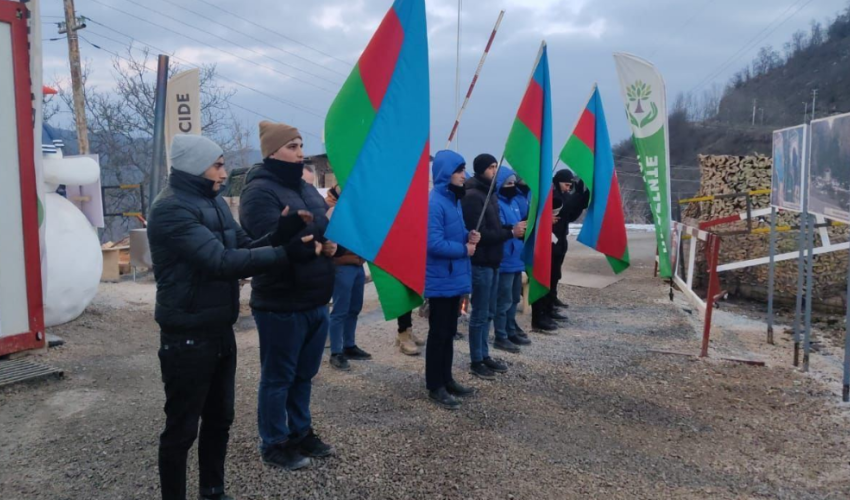 Xankəndi-Laçın yolu: ekoaksiya 105 gündür ruh yüksəkliyi ilə davam edir Xankəndi-Laçın yolu: ekoaksiya 105 gündür ruh yüksəkliyi ilə davam edir