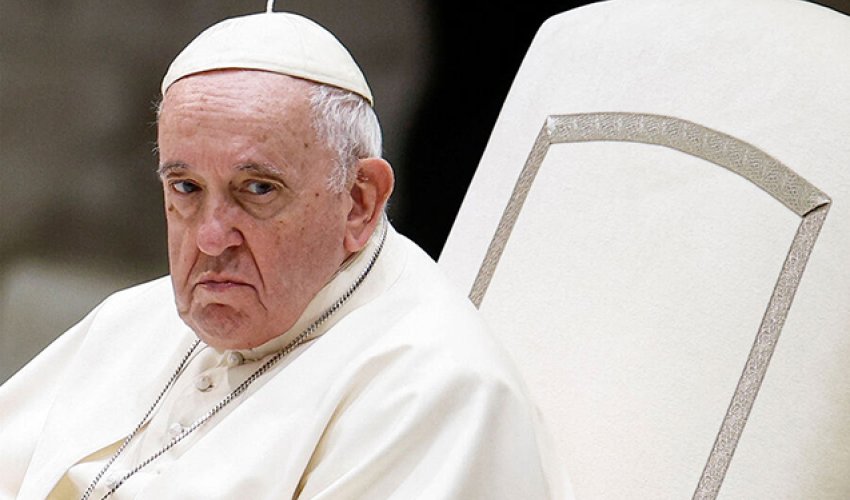 Papa xəstəxanaya yerləşdirildi Papa xəstəxanaya yerləşdirildi