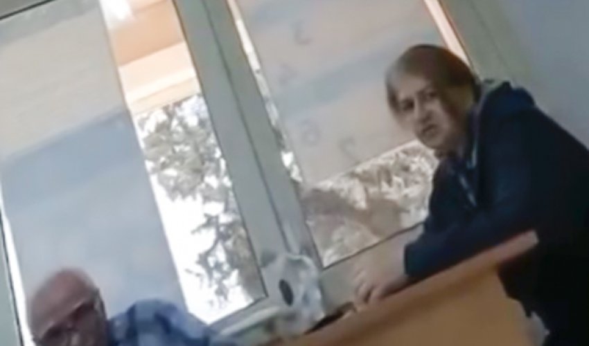 Direktor müəllimləri məktəbə buraxmır-AÇIQLAMA/ Video Direktor müəllimləri məktəbə buraxmır-AÇIQLAMA/ Video