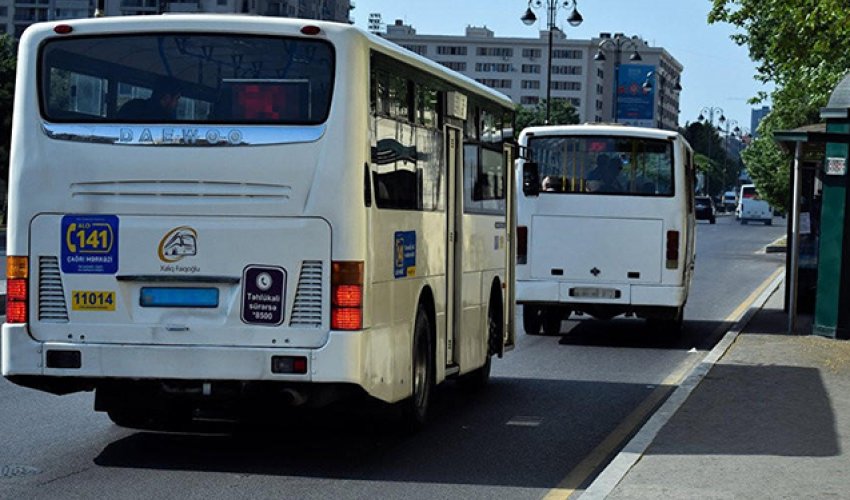 Bu avtobusun hərəkət istiqaməti dəyişdirilir Bu avtobusun hərəkət istiqaməti dəyişdirilir