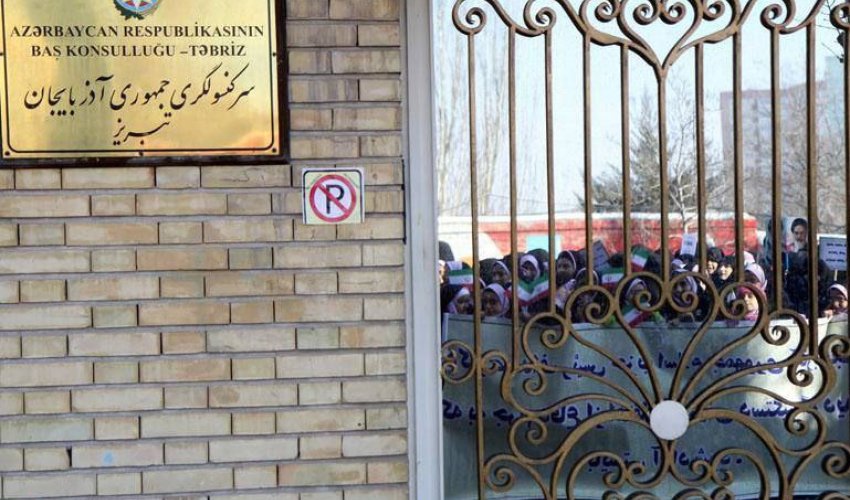 Azərbaycanın Təbrizdəki konsulluğu qarşısında aksiya keçirilib Azərbaycanın Təbrizdəki konsulluğu qarşısında aksiya keçirilib
