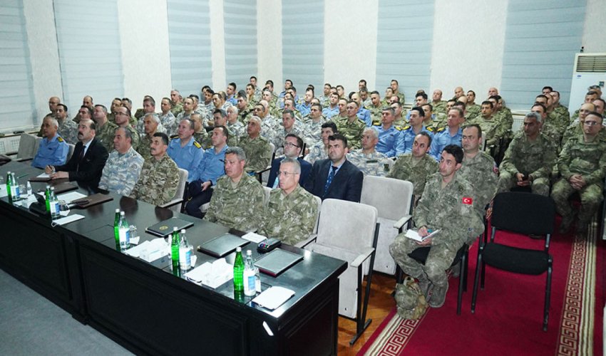Командующий Сухопутными войсками встретился с турецкой делегацией Командующий Сухопутными войсками встретился с турецкой делегацией
