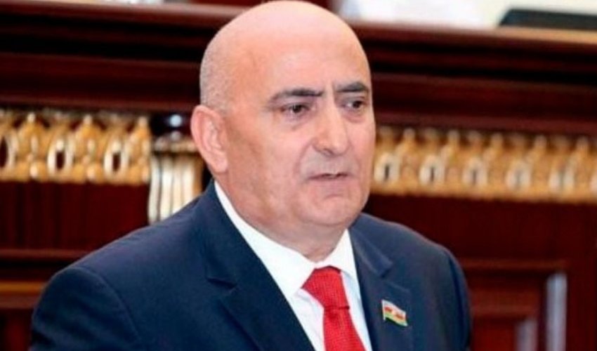 Diplomun rənginə görə nəticə çıxarmaq doğru olmaz - Deputat Diplomun rənginə görə nəticə çıxarmaq doğru olmaz - Deputat