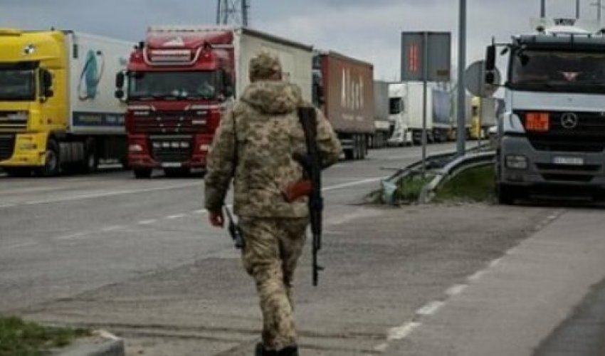 Польша закрывает границу для российских и белорусских грузовиков Польша закрывает границу для российских и белорусских грузовиков