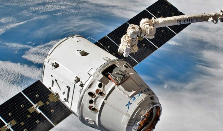 Грузовой корабль Cargo Dragon стартовал с космодрома во Флориде Грузовой корабль Cargo Dragon стартовал с космодрома во Флориде