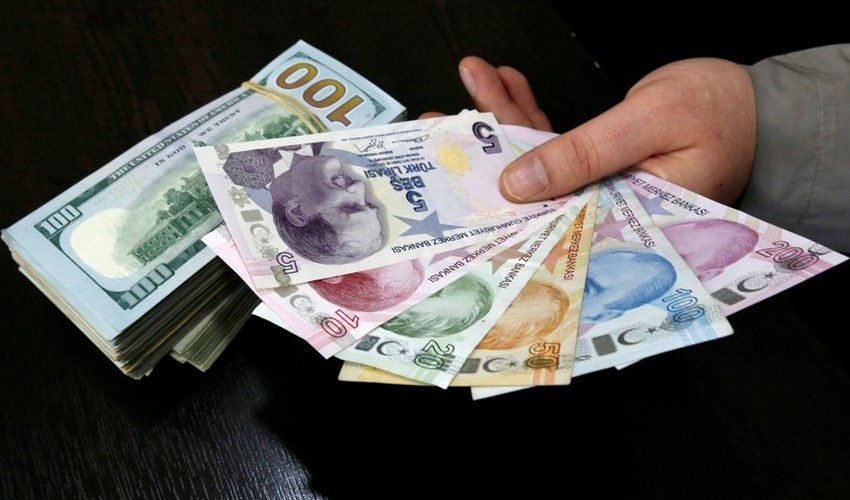 Turkish lira falls in price against dollar