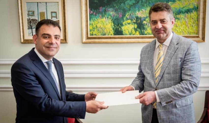 Azərbaycan səfiri etimadnaməsinin surətini Ukrayna XİN-ə təqdim edib Azərbaycan səfiri etimadnaməsinin surətini Ukrayna XİN-ə təqdim edib