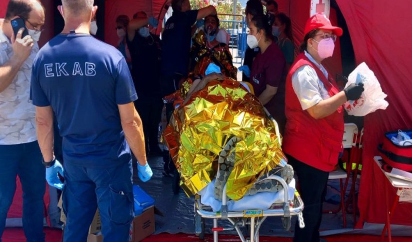 Miqrantları daşıyan balıqçı gəmisi Yunanıstan sahillərində batıb, 78 nəfər ölüb