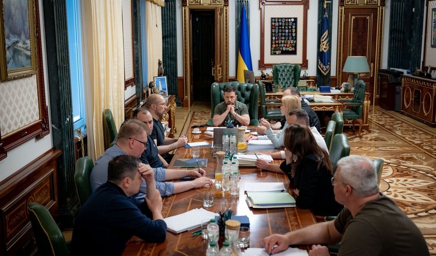 Zelenski kənd təsərrüfatı məhsullarının ixracı ilə bağlı müşavirə keçirib