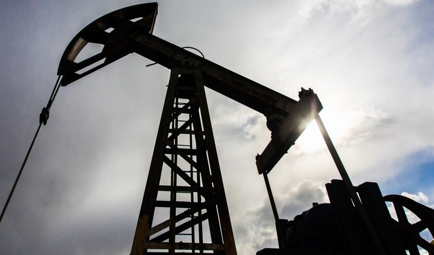 Azerbaijani oil price drops again