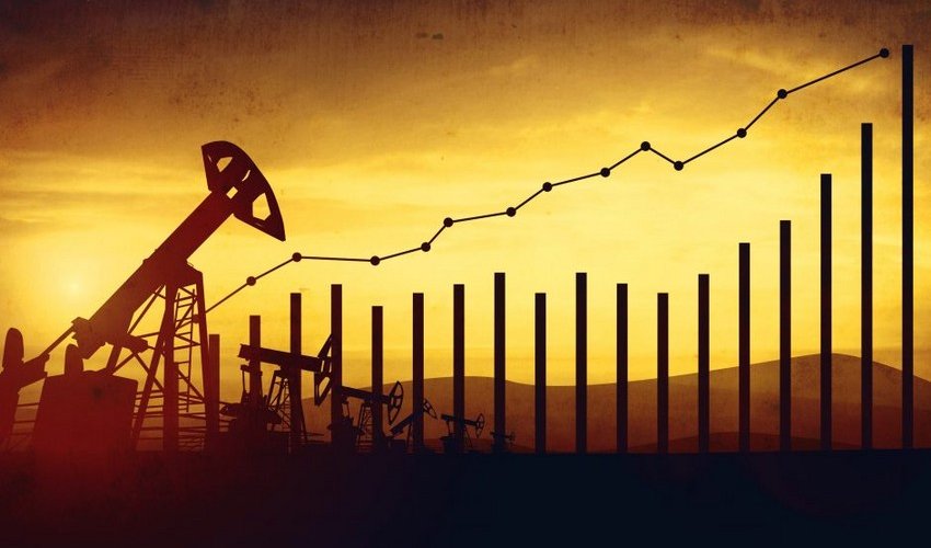 Oil prices slightly up amid weakening dollar