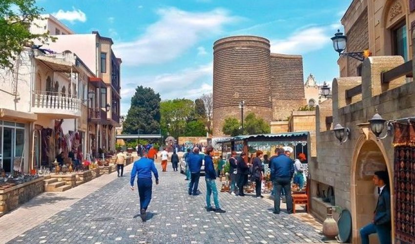 Azərbaycana gələn turistlərin sayı artıb- RƏSMİ