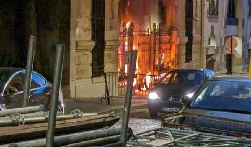 İranın Fransadakı səfirliyinə hücum olub İranın Fransadakı səfirliyinə hücum olub