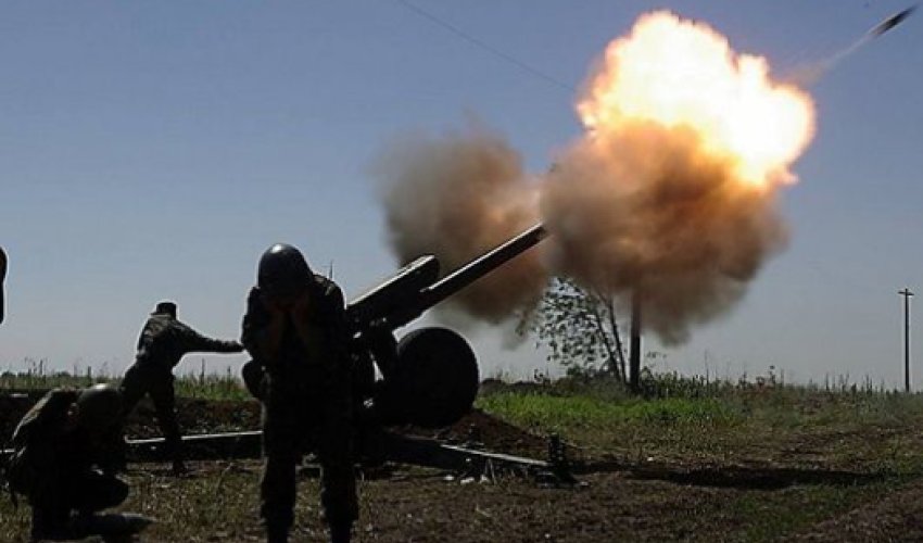 Азербайджанские войска под артиллерийским обстрелом Азербайджанские войска под артиллерийским обстрелом