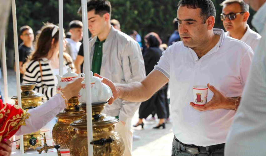 Yeni dərs ilində BDU tələbələri “Azerçay”a qonaq edildilər- FOTOLAR Yeni dərs ilində BDU tələbələri “Azerçay”a qonaq edildilər- FOTOLAR