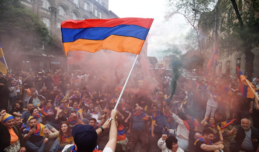 В центре Еревана началась массовая акция протеста В центре Еревана началась массовая акция протеста