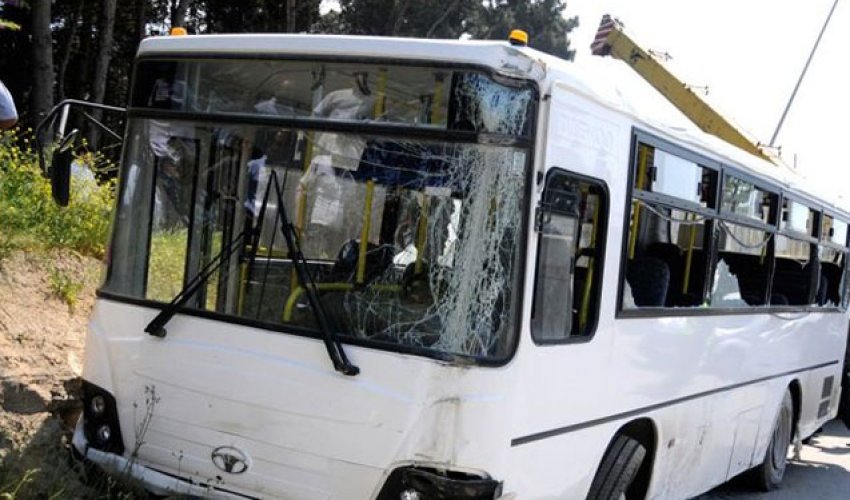Sabunçuda avtobus qəza törədib - Ölənlər var Sabunçuda avtobus qəza törədib - Ölənlər var
