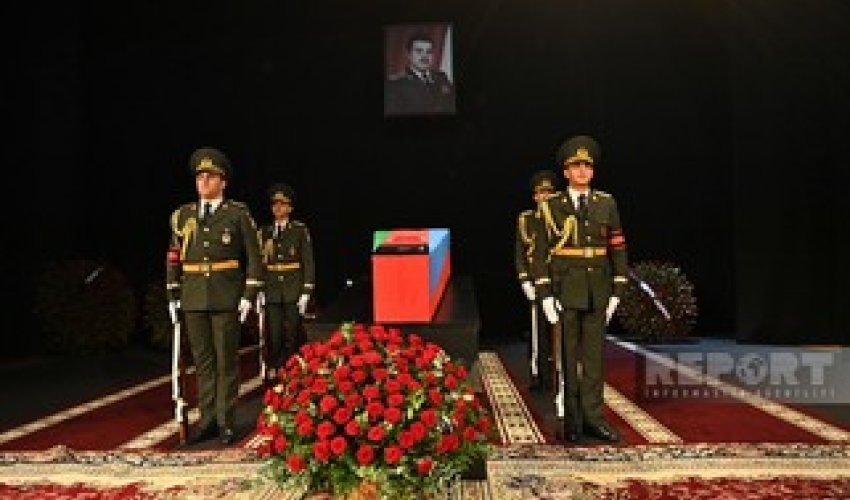 Milli Qəhrəman Riad Əhmədovla vida mərasimi keçirilib Milli Qəhrəman Riad Əhmədovla vida mərasimi keçirilib