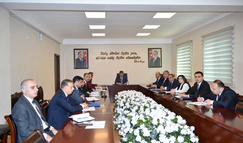 Yasamal Rayon İcra Hakimiyyətinin başçısı sakinləri qəbul edib