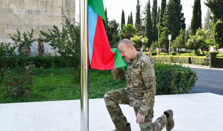 Prezident İlham Əliyev Ağdərə şəhərində Dövlət Bayrağını ucaldıb - Yenilənib