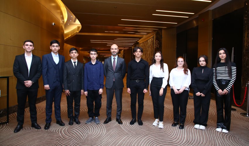 “Azərlotereya” tələbələrə xüsusi təqaüd verdi