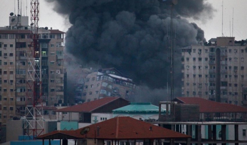 Qəzza zolağında xəstəxanaya hava zərbəsi nəticəsində 500 nəfər həlak olub