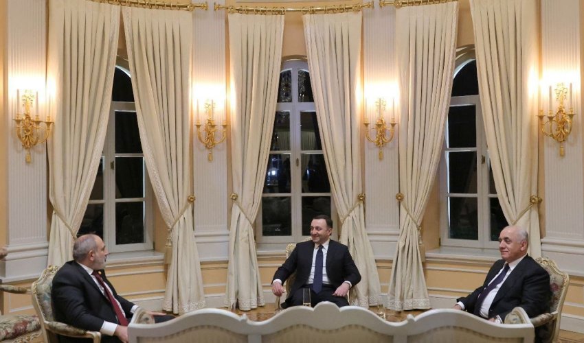 Əli Əsədov Gürcüstanda Paşinyanla görüşüb