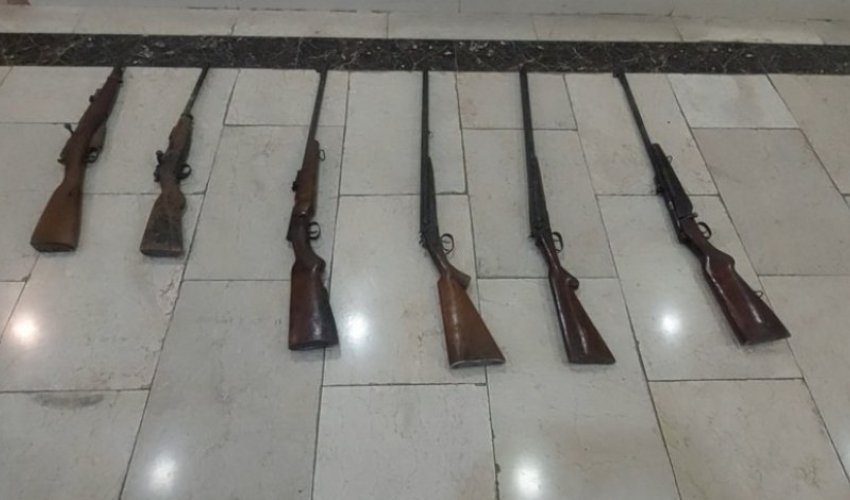 Жители Газахского района передали полиции незаконно хранившееся оружие Жители Газахского района передали полиции незаконно хранившееся оружие
