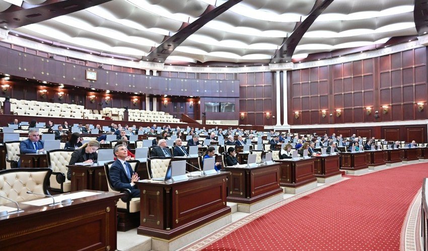 Milli Məclisin iclası başladı - Büdcə müzakirələri davam edir
