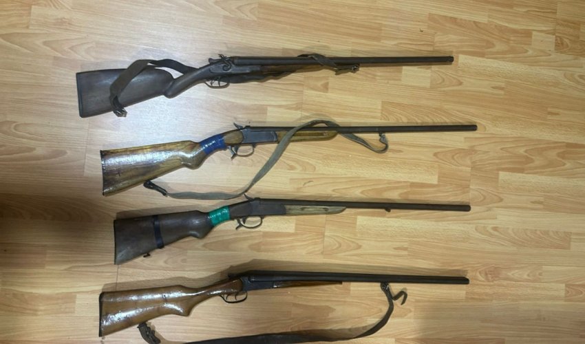 Qobustanda vətəndaşlar qanunsuz saxladıqları odlu silahları polisə könüllü təhvil verib Qobustanda vətəndaşlar qanunsuz saxladıqları odlu silahları polisə könüllü təhvil verib