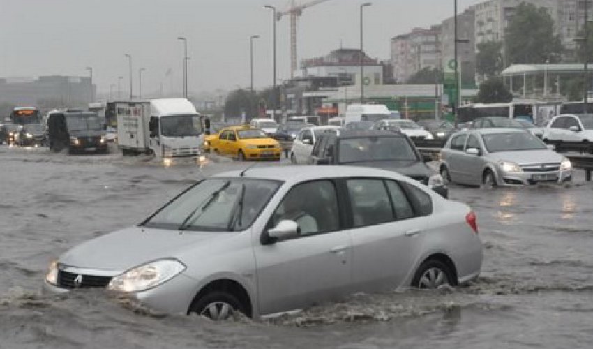 Türkiyədə leysan yağışları nəticəsində şəhərləri su basıb Türkiyədə leysan yağışları nəticəsində şəhərləri su basıb