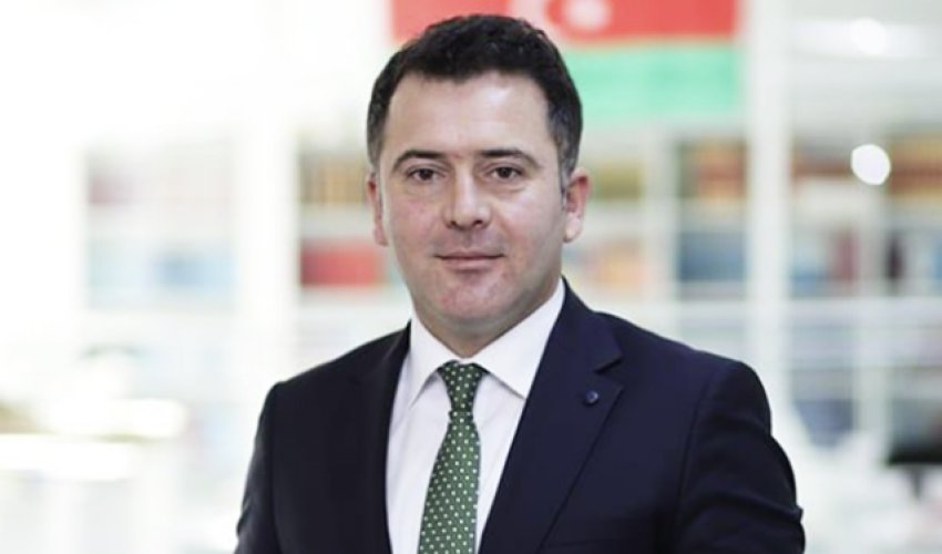 Şagirdi döydüyü deyilən müdir istefa verib Şagirdi döydüyü deyilən müdir istefa verib