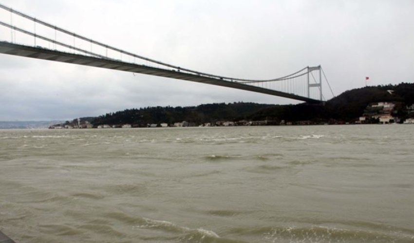 İstanbul boğazında gəmilərin hərəkəti dayandırılıb İstanbul boğazında gəmilərin hərəkəti dayandırılıb
