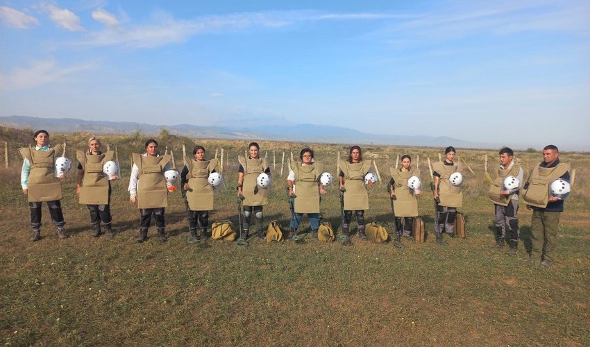 Hikmet Hajiyev shares post on women sappers