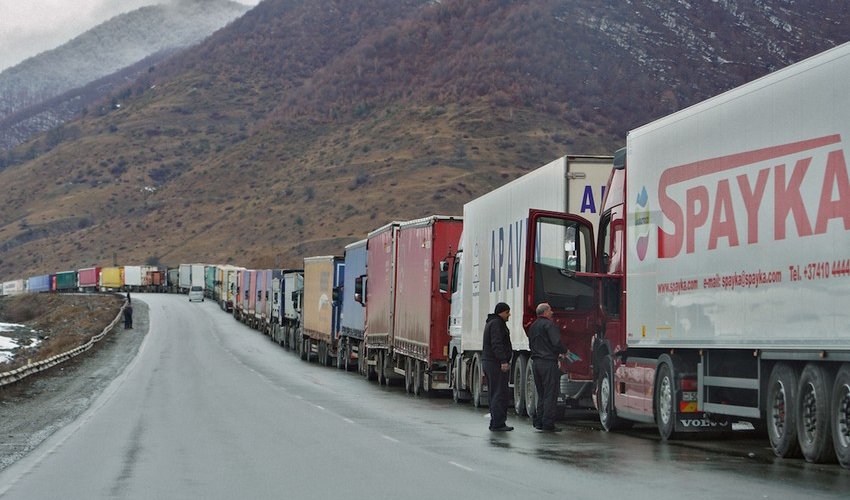 About 3,400 trucks waiting on Russia-Georgia border About 3,400 trucks waiting on Russia-Georgia border