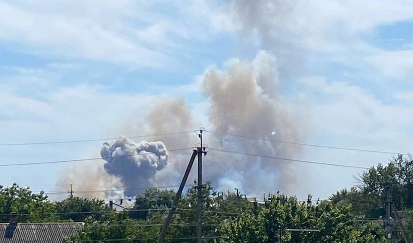 Explosions rock in north of Crimea near key airbase Explosions rock in north of Crimea near key airbase