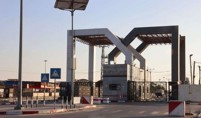 Around 90,000 liters of fuel delivered through Rafah checkpoint to Gaza Strip Around 90,000 liters of fuel delivered through Rafah checkpoint to Gaza Strip