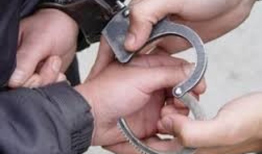 Bakıda 38 min manat dəyərində qızıl-zinət əşyaları oğurlayan şəxslər saxlanılıb Bakıda 38 min manat dəyərində qızıl-zinət əşyaları oğurlayan şəxslər saxlanılıb