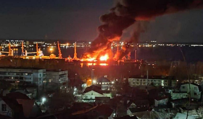 Ukrainian Air Force destroys Russian landing ship in Crimea Ukrainian Air Force destroys Russian landing ship in Crimea