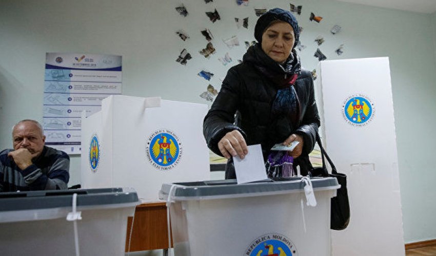 Moldovada prezident seçkisi referendumla birləşdiriləcək